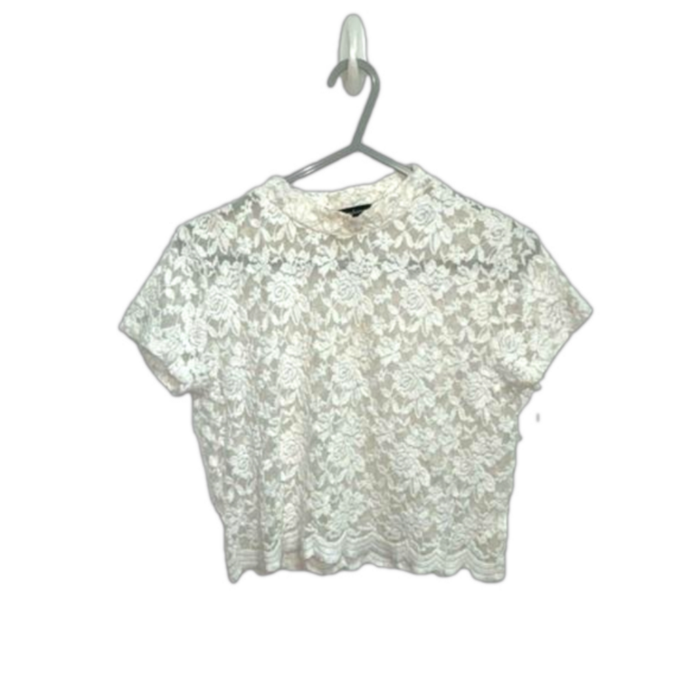 𝅺ambiance Lace Crop Top
